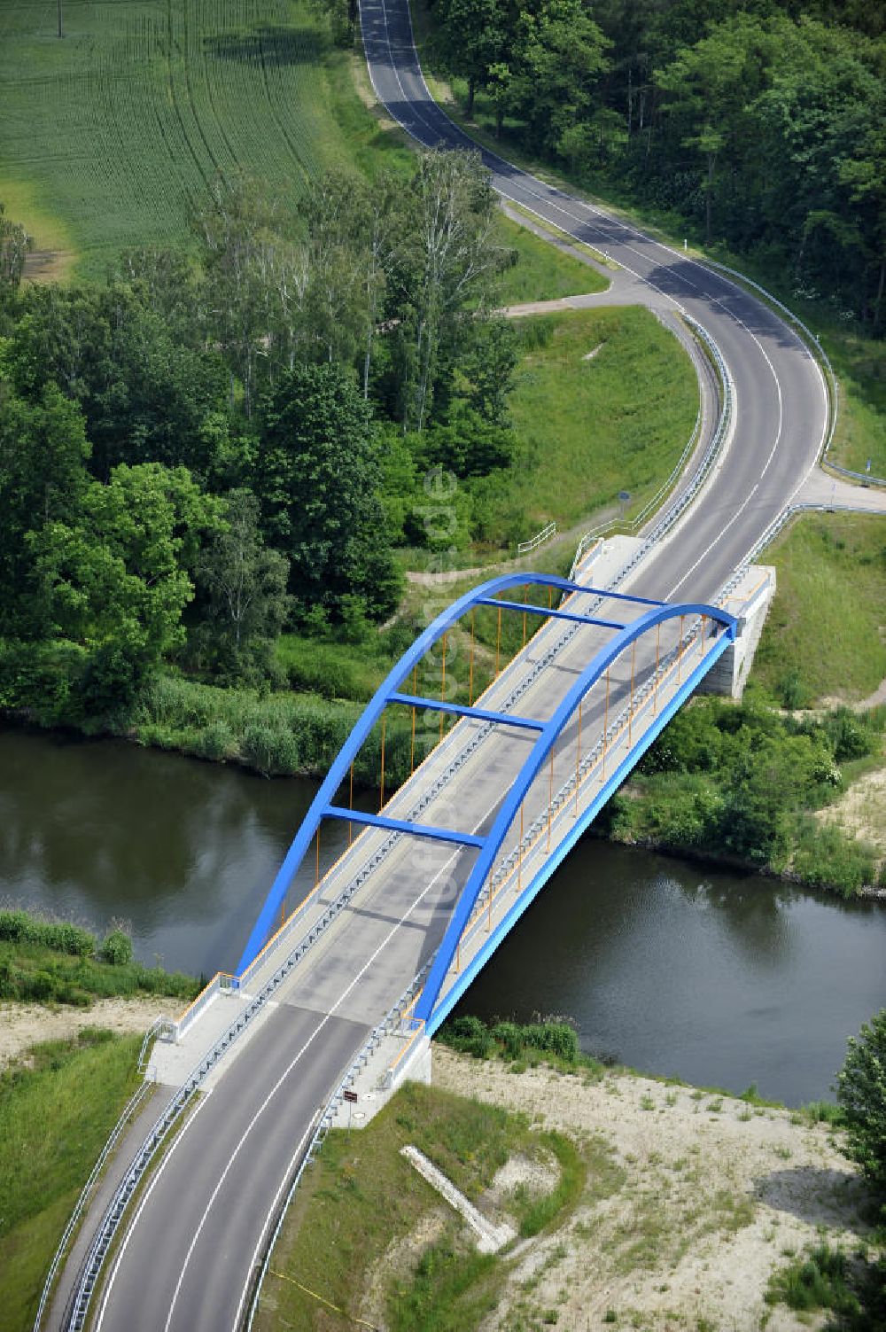 Ihleburg von oben - Ihleburger Brücke über dem Elbe-Havel-Kanal