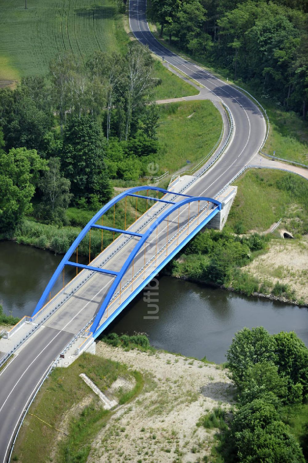 Ihleburg aus der Vogelperspektive: Ihleburger Brücke über dem Elbe-Havel-Kanal