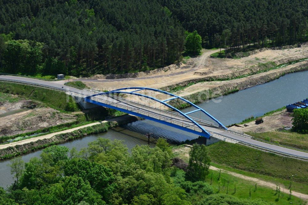 Ihleburg aus der Vogelperspektive: Ihleburger Brücke über den Elbe-Havel-Kanal bei Ihleburg im Bundesland Sachsen-Anhalt