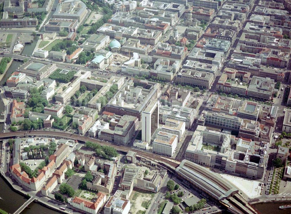 Luftbild Berlin - Mitte - IHZ der WBM-Gruppe am Bahnhof Friedrichstraße in Berlin-Mitte