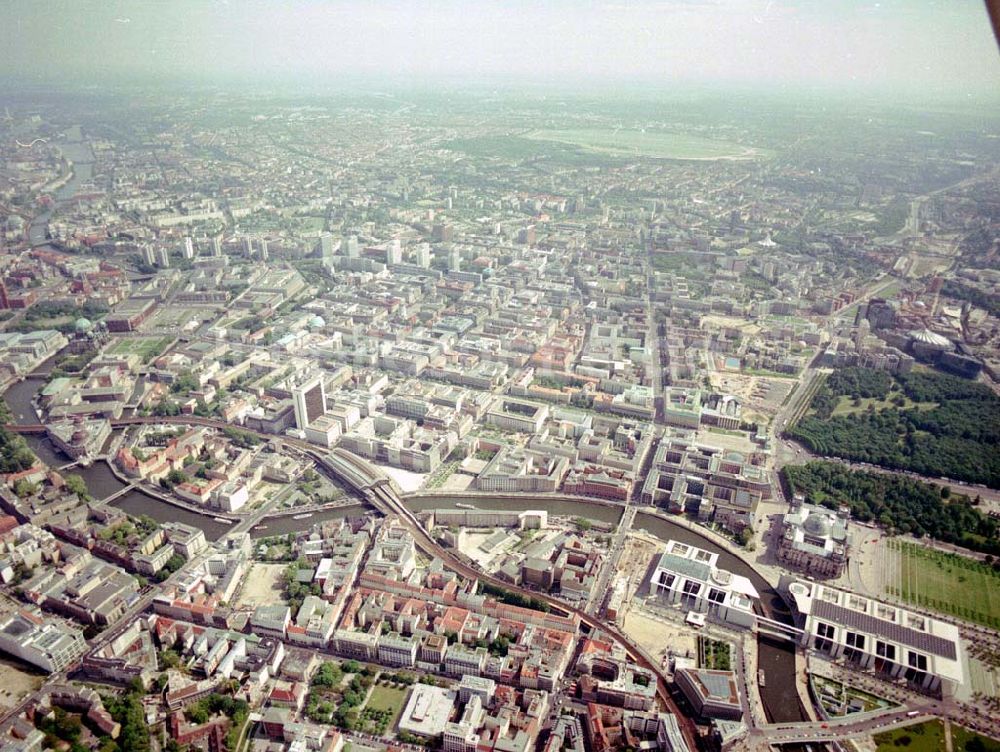 Luftbild Berlin - Mitte - IHZ der WBM-Gruppe am Bahnhof Friedrichstraße in Berlin-Mitte