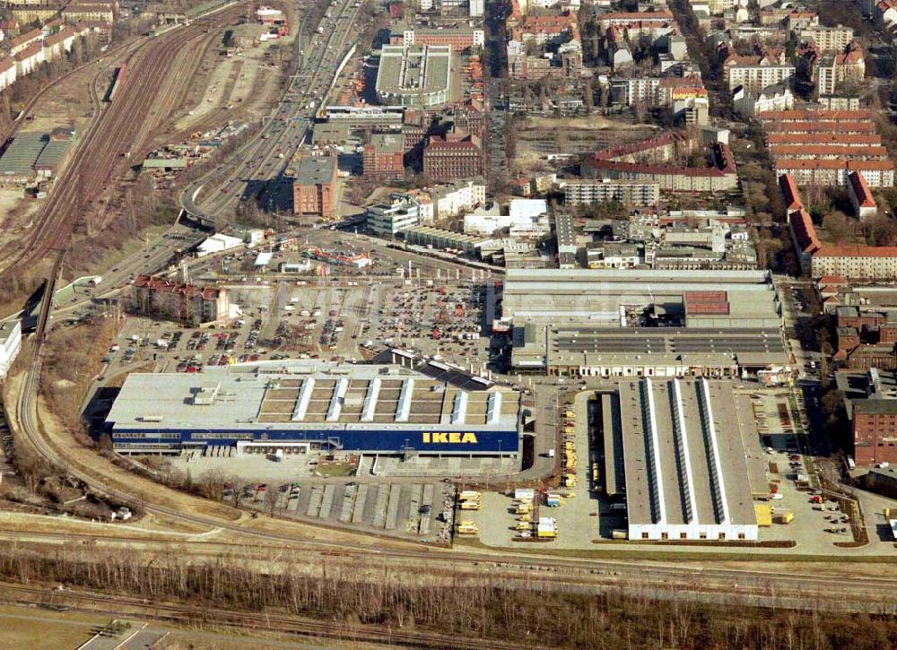 Berlin-Tempelhof aus der Vogelperspektive: IKEA-Einrichtungshaus Alboinstraße am Flughafen Berlin-Tempelhof