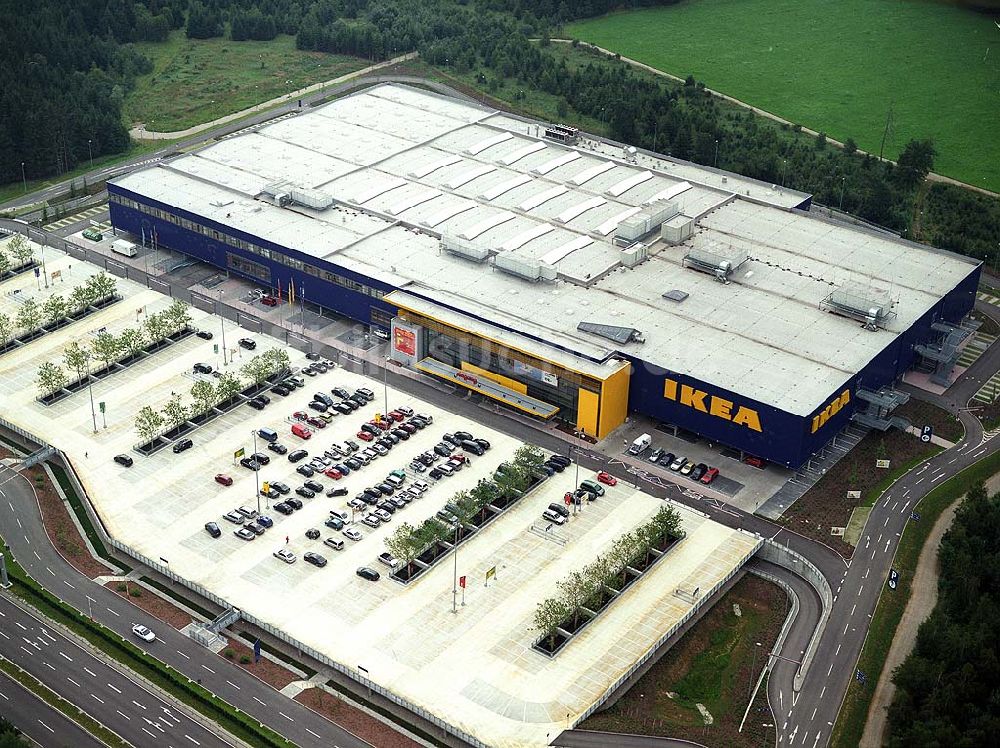 München von oben - IKEA Einrichtungshaus am Autobahndreieck München Taufkirchen