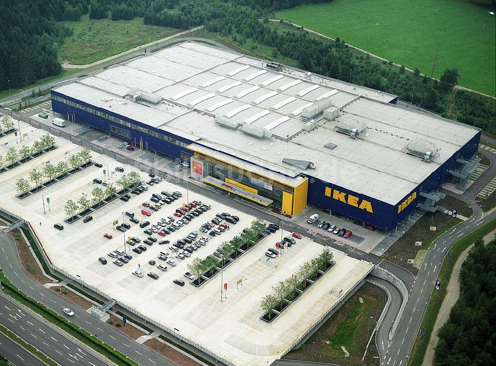 München aus der Vogelperspektive: IKEA Einrichtungshaus am Autobahndreieck München Taufkirchen