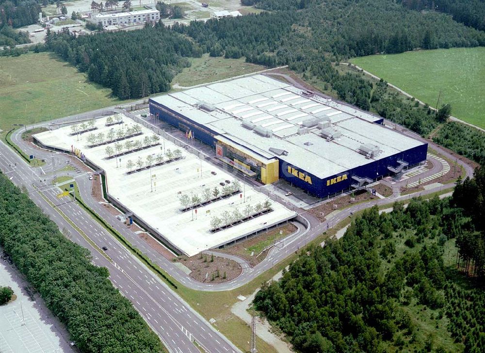 München aus der Vogelperspektive: IKEA Einrichtungshaus am Autobahndreieck München Taufkirchen