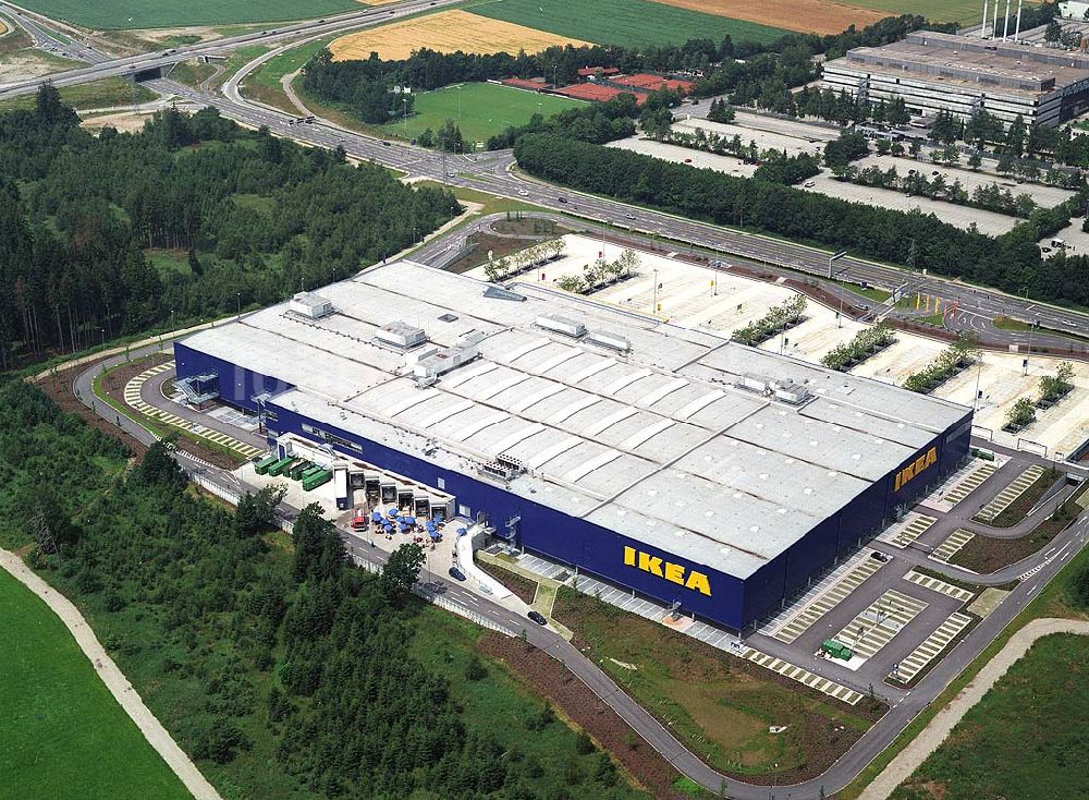 München aus der Vogelperspektive: IKEA Einrichtungshaus am Autobahndreieck München Taufkirchen