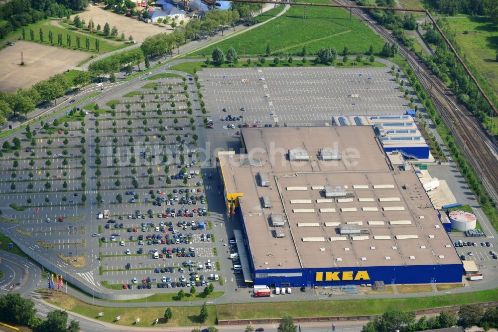 Duisburg von oben - IKEA Einrichtungshaus an der Beeker Straße am Autobahnkreuz Duisburg-Nord in Duisburg im Bundesland Nordrhein-Westfalen