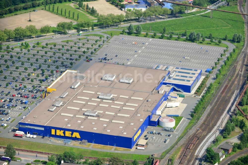 Duisburg aus der Vogelperspektive: IKEA Einrichtungshaus an der Beeker Straße am Autobahnkreuz Duisburg-Nord in Duisburg im Bundesland Nordrhein-Westfalen