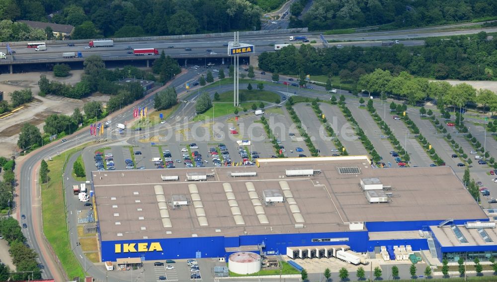 Duisburg von oben - IKEA Einrichtungshaus an der Beeker Straße am Autobahnkreuz Duisburg-Nord in Duisburg im Bundesland Nordrhein-Westfalen