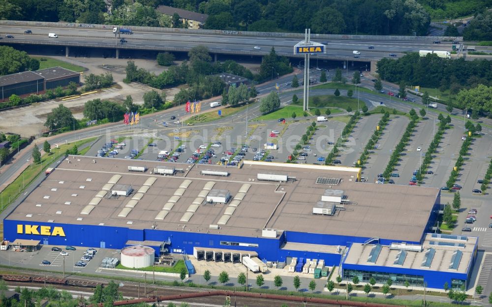 Duisburg aus der Vogelperspektive: IKEA Einrichtungshaus an der Beeker Straße am Autobahnkreuz Duisburg-Nord in Duisburg im Bundesland Nordrhein-Westfalen