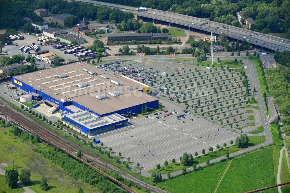 Luftbild Duisburg - IKEA Einrichtungshaus an der Beeker Straße am Autobahnkreuz Duisburg-Nord in Duisburg im Bundesland Nordrhein-Westfalen