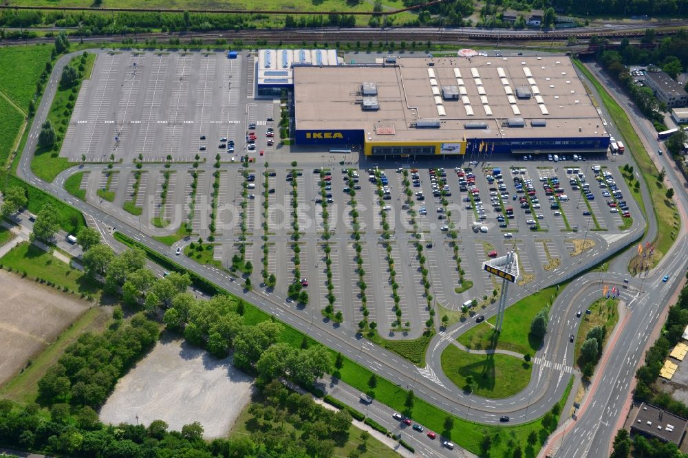 Duisburg von oben - IKEA Einrichtungshaus an der Beeker Straße am Autobahnkreuz Duisburg-Nord in Duisburg im Bundesland Nordrhein-Westfalen