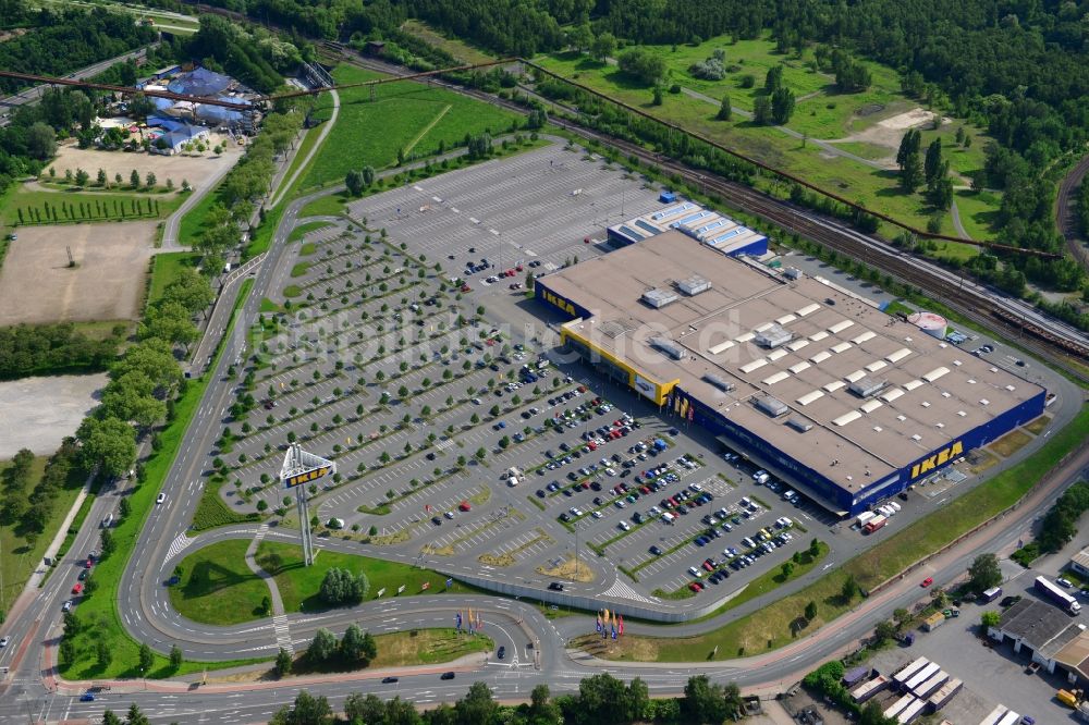 Duisburg aus der Vogelperspektive: IKEA Einrichtungshaus an der Beeker Straße am Autobahnkreuz Duisburg-Nord in Duisburg im Bundesland Nordrhein-Westfalen