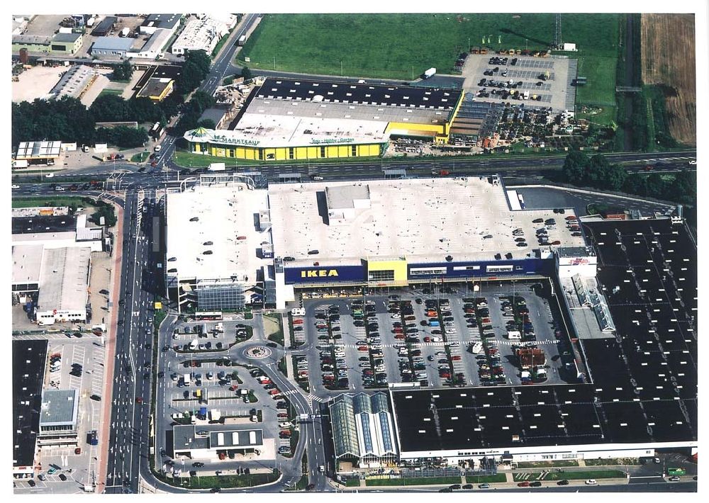 Bremen - Brinkum aus der Vogelperspektive: IKEA-Einrichtungshaus in Bremen-Brinkum im Gewerbegebiet Brinkum-Nord an der Autobahn A1/E22.