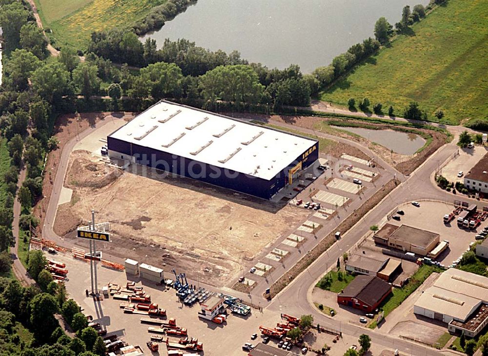 Bremen - Brinkum aus der Vogelperspektive: IKEA-Einrichtungshaus in Bremen-Brinkum im Gewerbegebiet Brinkum-Nord an der Autobahn A1/E22.