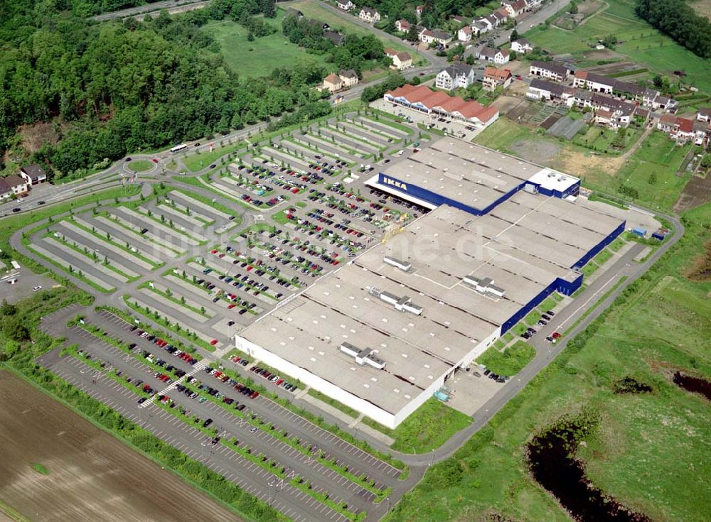 Saarlouis aus der Vogelperspektive: IKEA-Einrichtungshaus und Decathlon- sowie PROMARKT-Mieter in Saarlouis-Liesdorf.