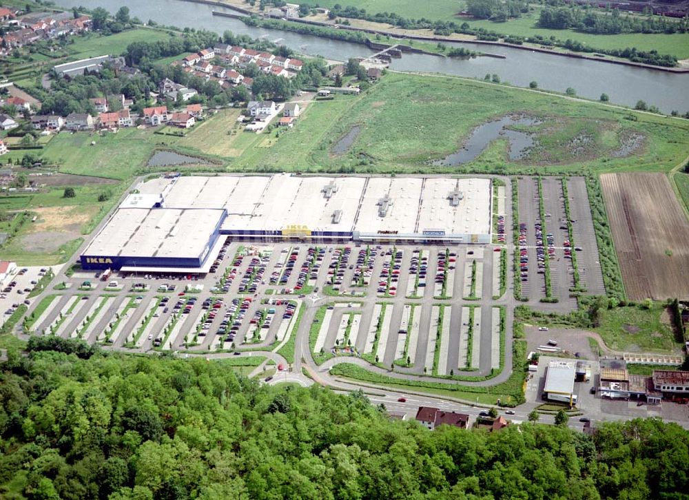 Luftaufnahme Saarlouis - IKEA-Einrichtungshaus und Decathlon- sowie PROMARKT-Mieter in Saarlouis-Liesdorf.