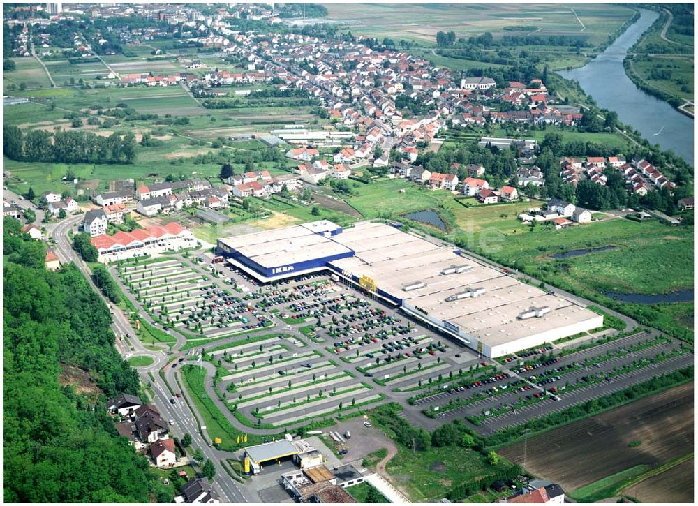 Luftaufnahme Saarlouis - IKEA-Einrichtungshaus und Decathlon- sowie PROMARKT-Mieter in Saarlouis-Liesdorf.