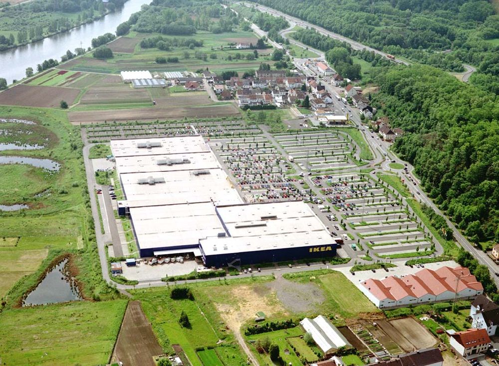 Saarlouis von oben - IKEA-Einrichtungshaus und Decathlon- sowie PROMARKT-Mieter in Saarlouis-Liesdorf.