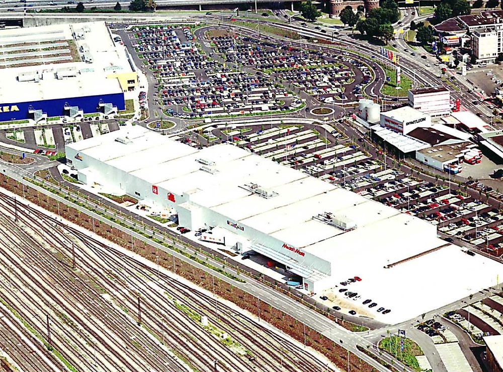 Neu-Ulm / Bayern von oben - IKEA-Einrichtungshaus, Einkaufszentrum auf dem Grundstück IKEA-Niederlassung Ulm an der Blaubeurer Straße in 89077 Ulm