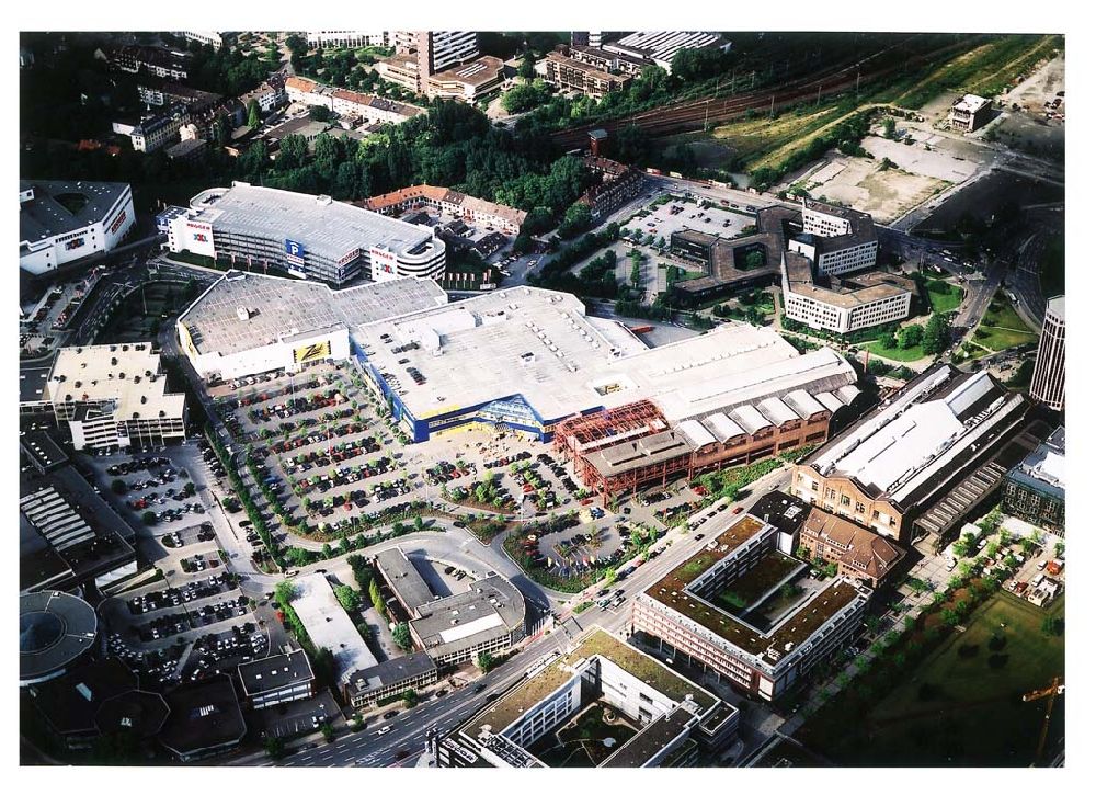 Luftbild Essen - IKEA-Einrichtungshaus in Essen-Altendorf mit BAUMARKT-Niederlassung sowie der alten KRUPP-Halle mit Brücke zur Innenstadt