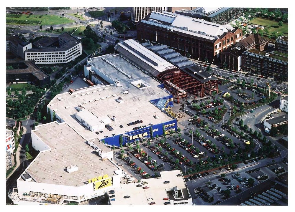 Essen aus der Vogelperspektive: IKEA-Einrichtungshaus in Essen-Altendorf mit BAUMARKT-Niederlassung sowie der alten KRUPP-Halle mit Brücke zur Innenstadt