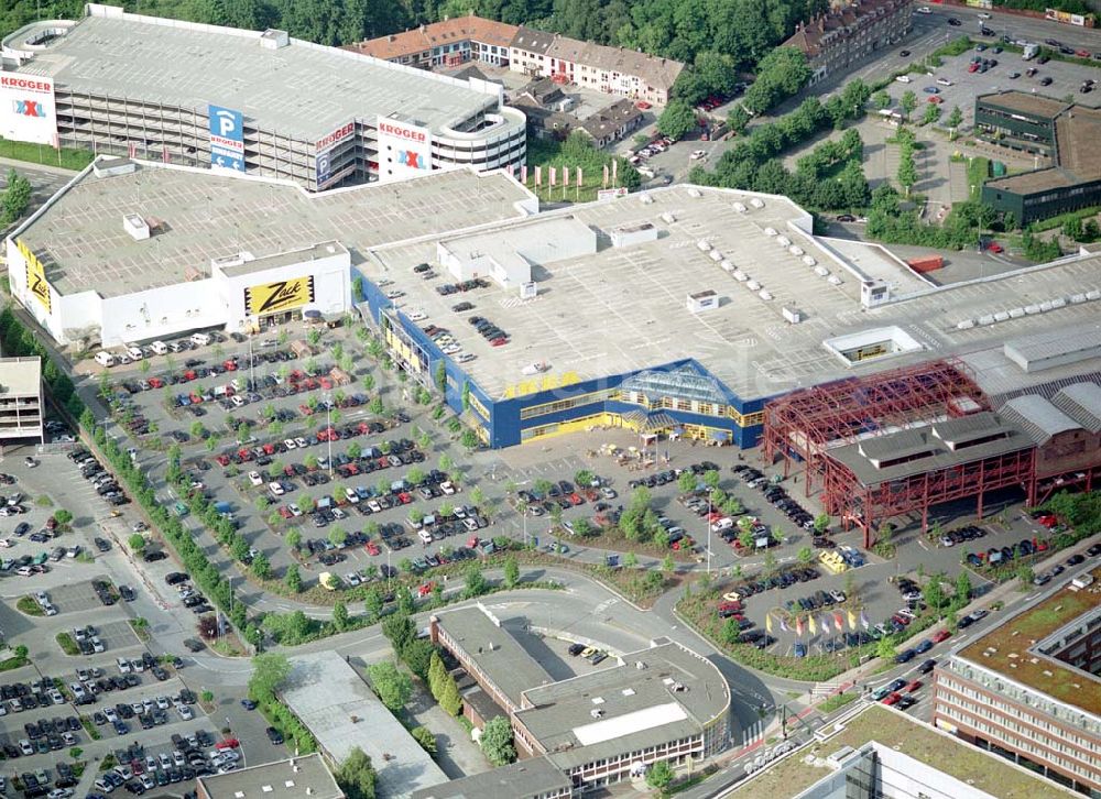 Luftaufnahme Essen - IKEA-Einrichtungshaus in Essen-Altendorf mit BAUMARKT-Niederlassung sowie der alten KRUPP-Halle mit Brücke zur Innenstadt