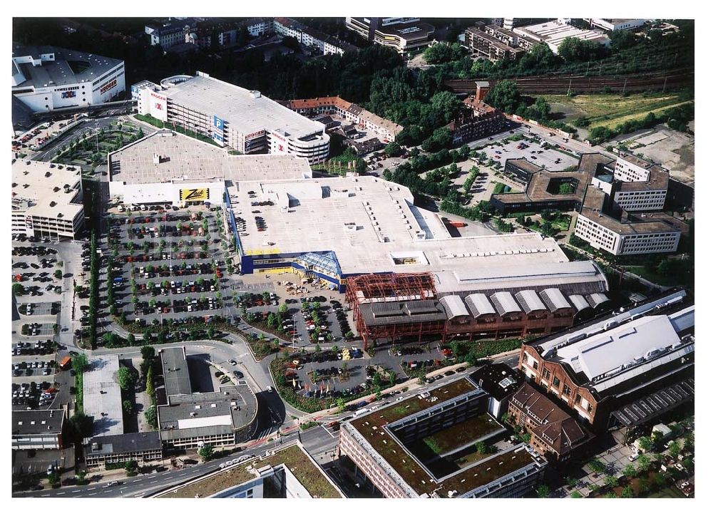 Luftbild Essen - IKEA-Einrichtungshaus in Essen-Altendorf mit BAUMARKT-Niederlassung sowie der alten KRUPP-Halle mit Brücke zur Innenstadt