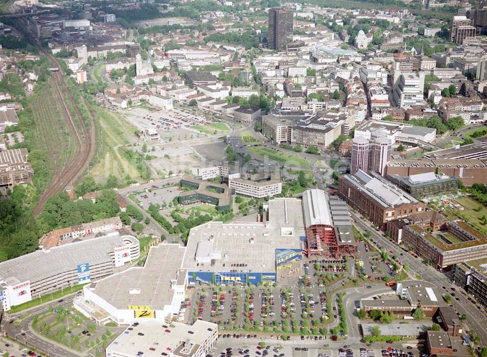 Luftbild Essen - IKEA-Einrichtungshaus in Essen-Altendorf mit BAUMARKT-Niederlassung sowie der alten KRUPP-Halle mit Brücke zur Innenstadt