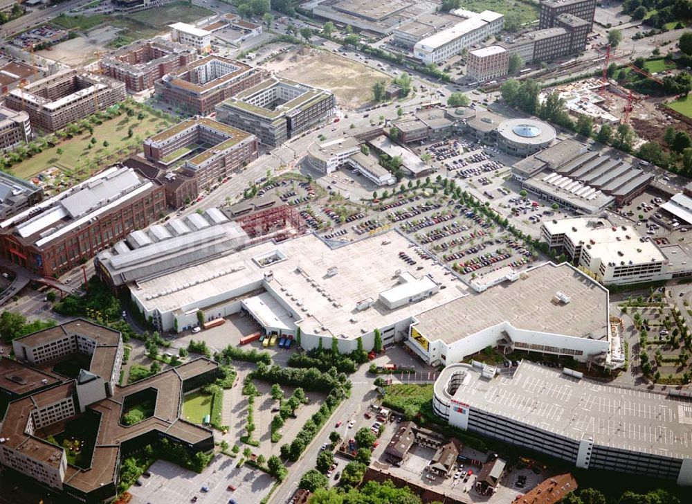 Luftbild Essen - IKEA-Einrichtungshaus in Essen-Altendorf mit BAUMARKT-Niederlassung sowie der alten KRUPP-Halle mit Brücke zur Innenstadt