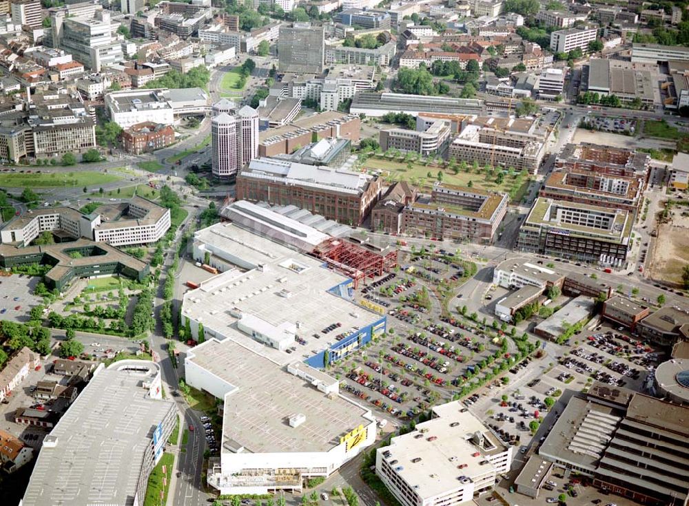 Luftaufnahme Essen - IKEA-Einrichtungshaus in Essen-Altendorf mit BAUMARKT-Niederlassung sowie der alten KRUPP-Halle mit Brücke zur Innenstadt