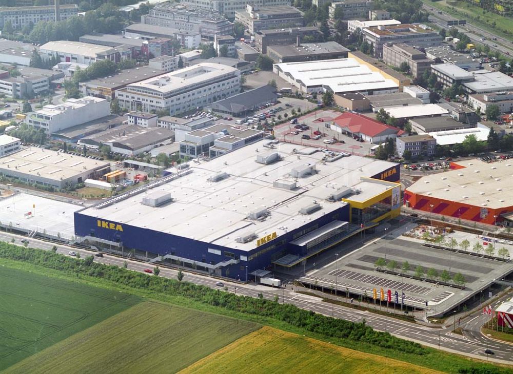 Frankfurt aus der Vogelperspektive: IKEA Einrichtungshaus Frankfurt Nieder-Eschbach