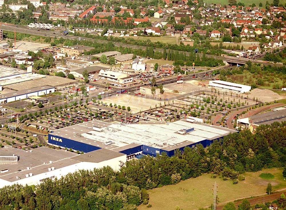 Luftbild Braunschweig - IKEA-Einrichtungshaus im Gewerbegebiet Braunschweig-West an der Autobahn mit BAHR-Baumarkt.