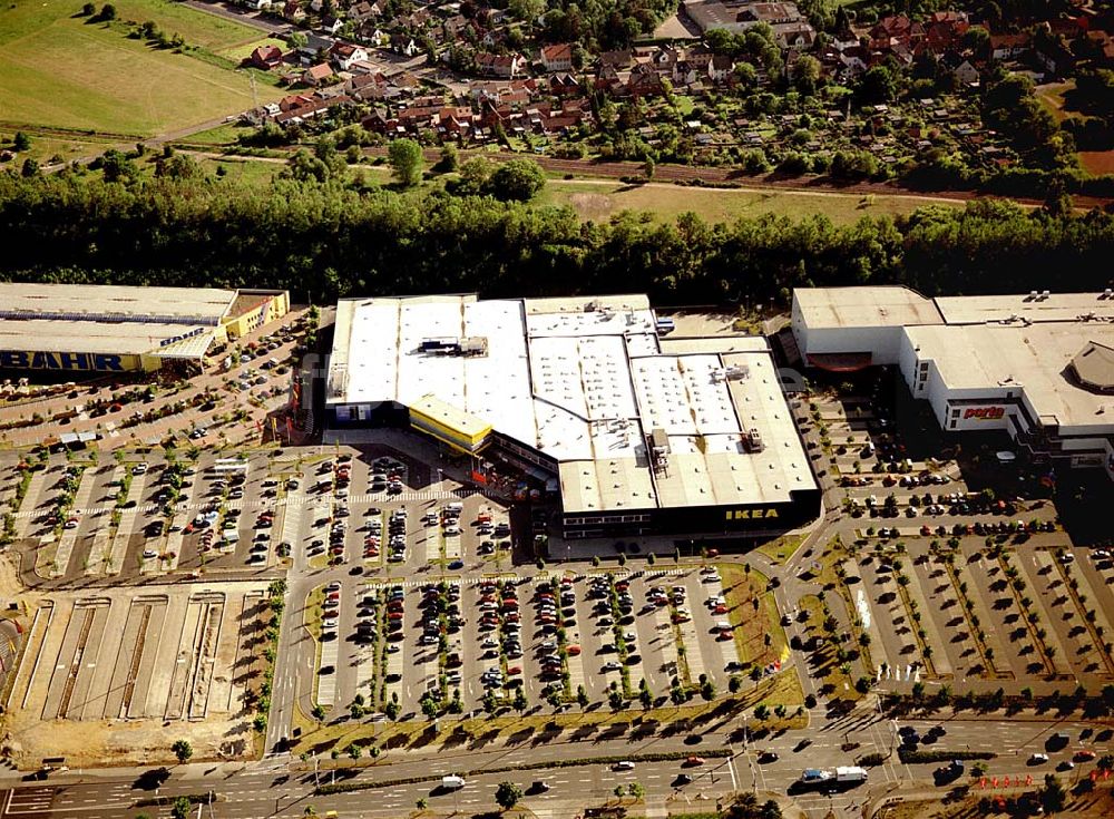 Braunschweig von oben - IKEA-Einrichtungshaus im Gewerbegebiet Braunschweig-West an der Autobahn mit BAHR-Baumarkt.