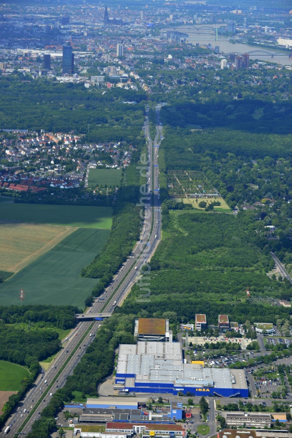 KÖLN aus der Vogelperspektive: IKEA Einrichtungshaus an der Godorfer Hauptstr. im Stadtteil Godorf von Köln im Bundesland Nordrhein-Westfalen