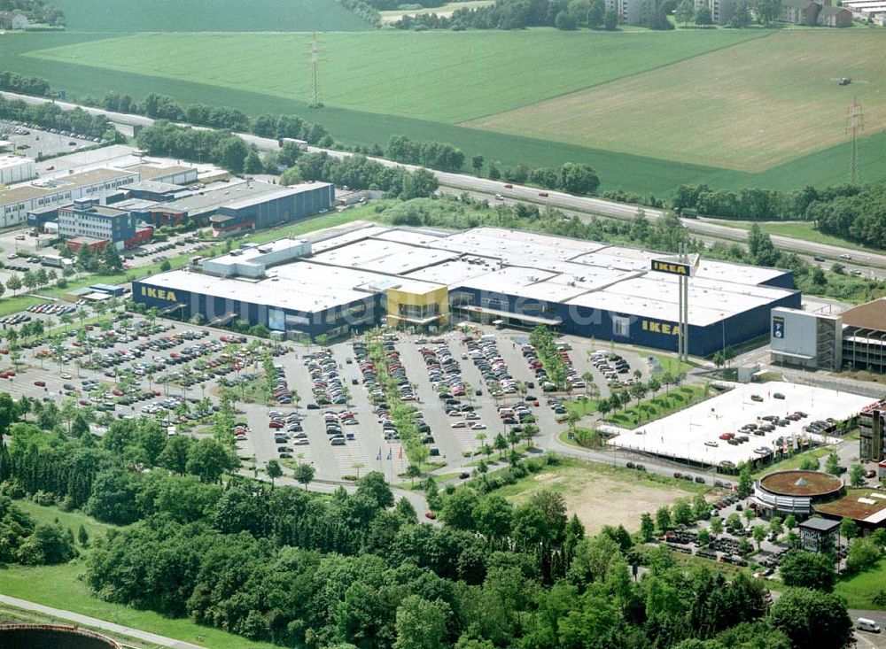 Köln - Godorf aus der Vogelperspektive: IKEA-Einrichtungshaus Köln-Godorf an der Shell-Raffinerie mit dem IKEA-eigenen Gewerbegebiet an der BAB 555.