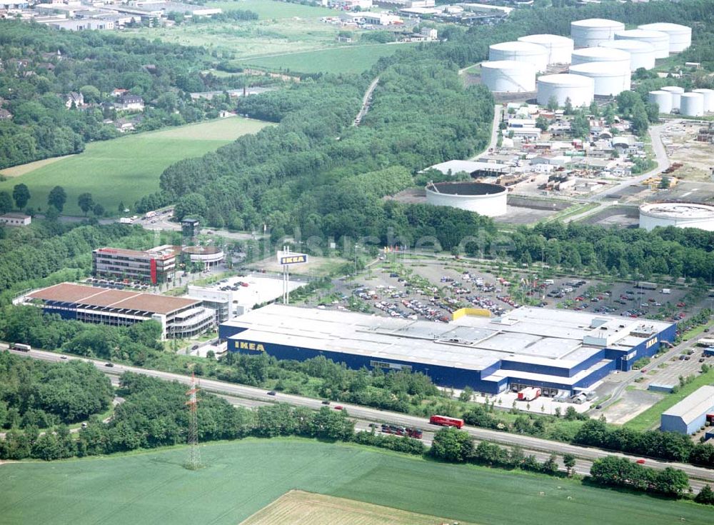 Luftaufnahme Köln - Godorf - IKEA-Einrichtungshaus Köln-Godorf an der Shell-Raffinerie mit dem IKEA-eigenen Gewerbegebiet an der BAB 555.