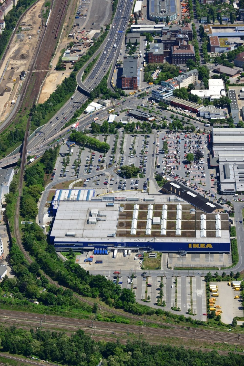 Berlin aus der Vogelperspektive: IKEA Einrichtungshaus / Möbelhaus in Berlin - Tempelhof