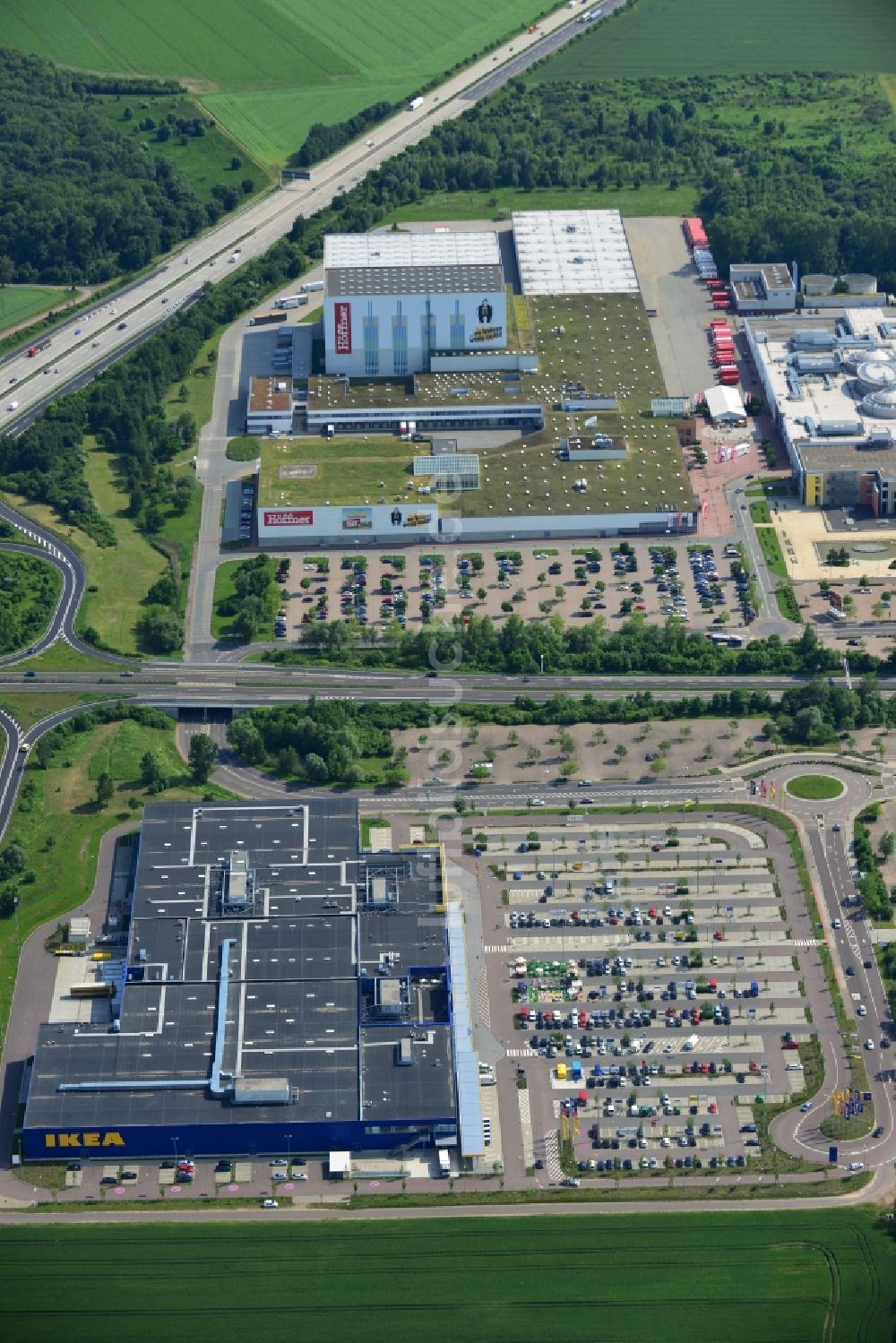 Leuna OT Günthersdorf von oben - IKEA Einrichtungshaus / Möbelhaus Leipzig / Halle in Günthersdorf im Bundesland Sachsen-Anhalt