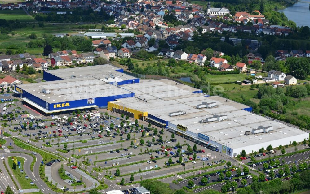 Luftaufnahme Saarlouis - IKEA Einrichtungshaus / Möbelhaus in Saarlouis im Saarland