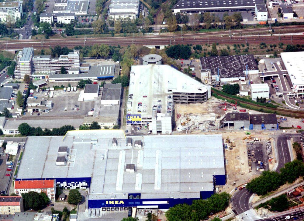 Berlin - Spandau aus der Vogelperspektive: 27.08.2002 IKEA - Erweiterungsbau in Berlin - Spandau