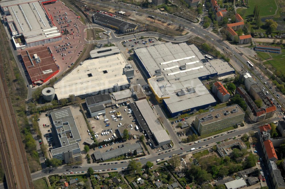 Berlin aus der Vogelperspektive: IKEA Möbelhaus / furniture store Berlin-Spandau