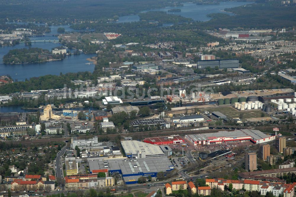 Berlin aus der Vogelperspektive: IKEA Möbelhaus / furniture store Berlin-Spandau