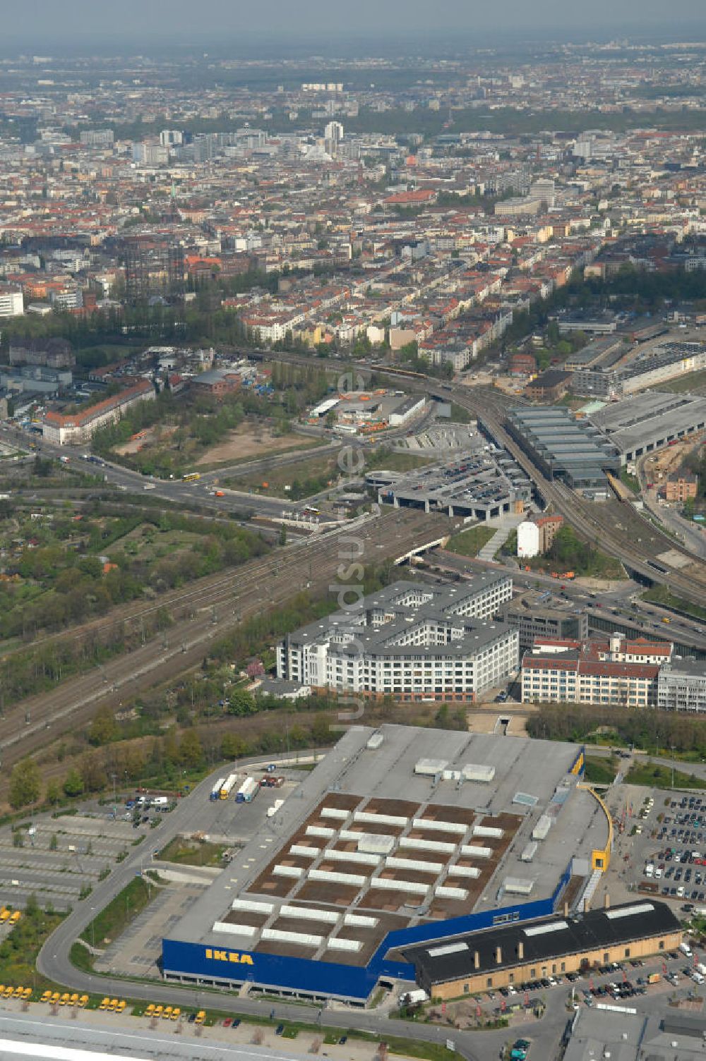 Berlin aus der Vogelperspektive: IKEA Möbelhaus / furniture store Berlin-Tempelhof