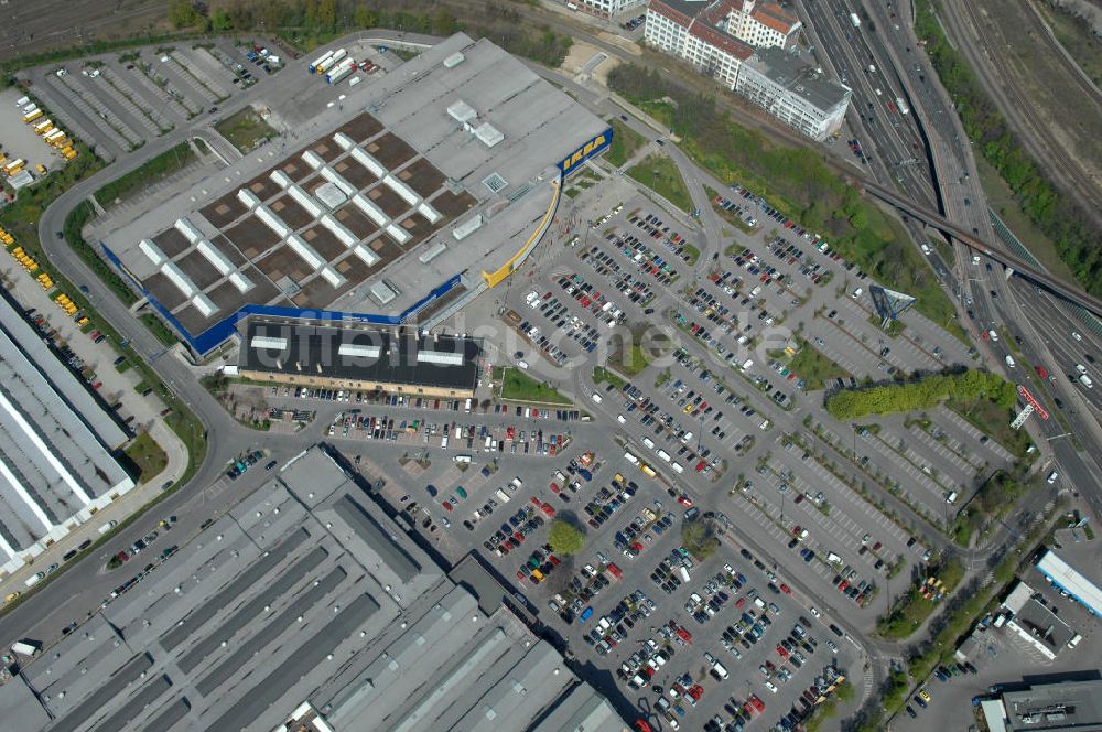 Berlin aus der Vogelperspektive: IKEA Möbelhaus / furniture store Berlin-Tempelhof