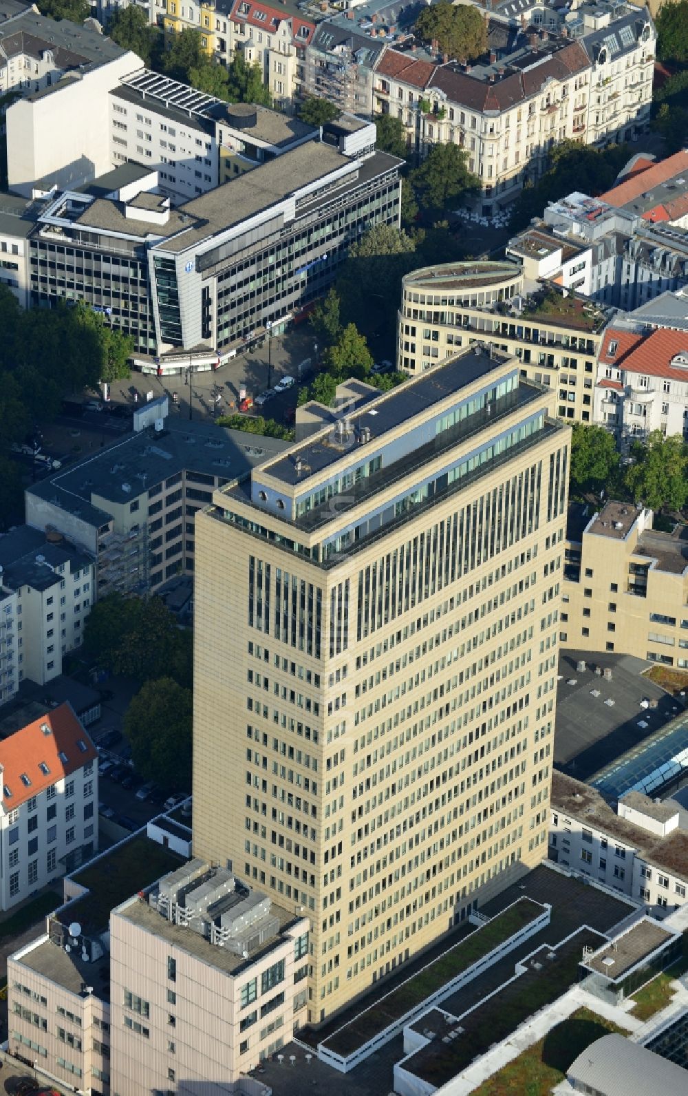 Berlin von oben - Im Umbau befindliches Kudamm Karree im Bezirk Charlottenburg in Berlin