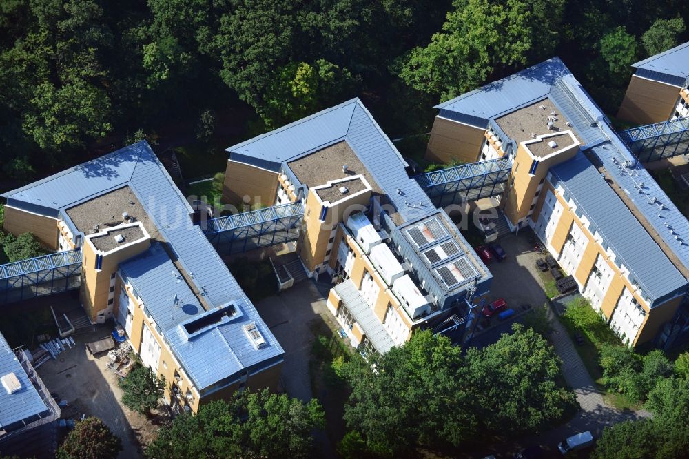 Potsdam von oben - Im Wissenschaftspark Albert Einstein gelegenes Deutsches GeoForschungszentrum auf dem Telegrafenberg in Potsdam im Bundesland Brandenburg.