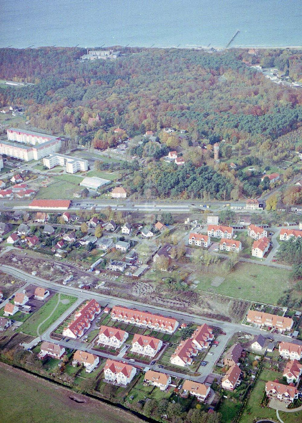 Seeheilbad Graal-Müritz / Mecklenburg - Vorpommern aus der Vogelperspektive: Immobilien der Firma HAWO GmbH im Seeheilbad Graal-Müritz in Mecklenburg - Vorpommern.