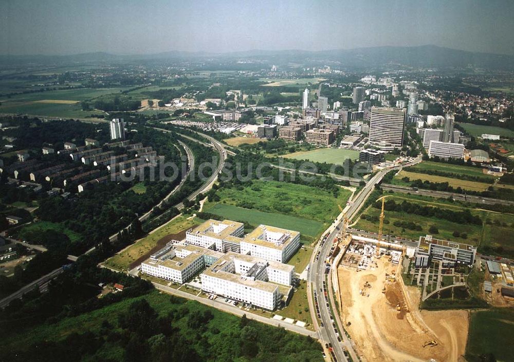 Frankfurt am Main aus der Vogelperspektive: Immobilienkomplex der HVB-Immobilienmanagement AG am Eschborner Dreieck in Frankfurt / Main.