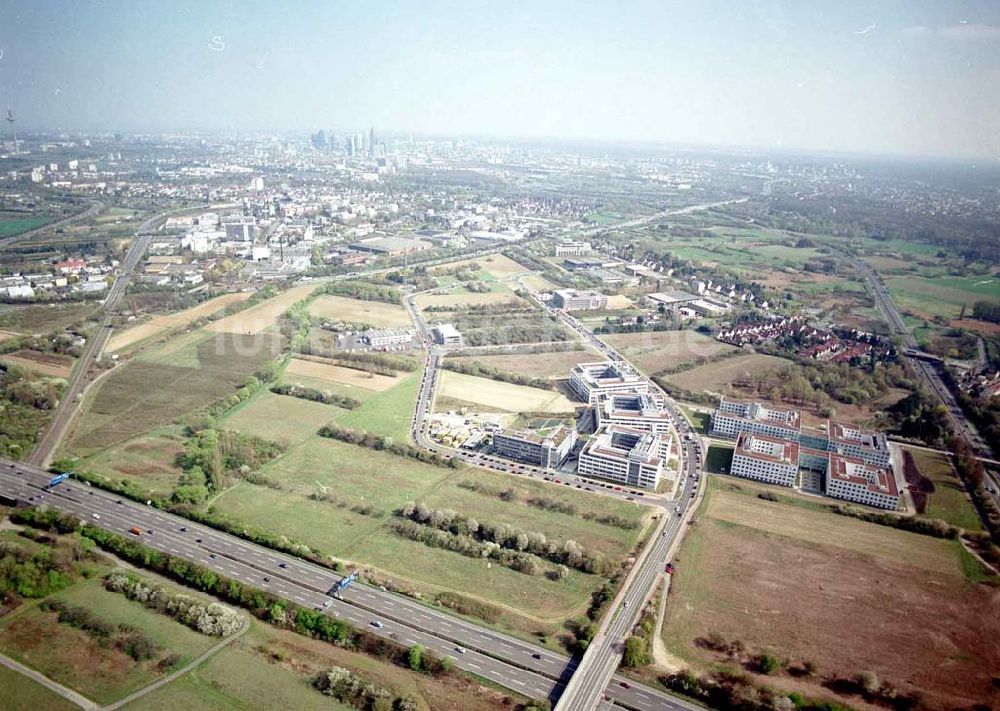 Frankfurt am Main aus der Vogelperspektive: Immobilienkomplex der HVB- Immobilienmanagement AG am Eschborner Dreieck in Frankfurt/ Main